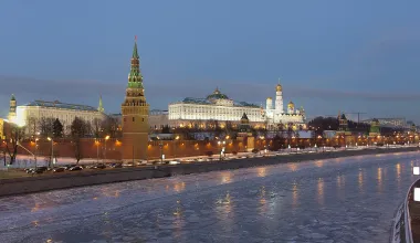 "Оказалась в ловушке". СВР прогнозирует масштабный кризис в России