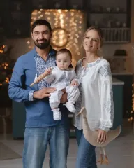 Дружина Віталія Козловського похизувалася їхнім відпочинком утрьох у казковому місці в Карпатах