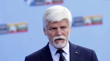Президент Чехии: НАТО должно реагировать военным путем на нарушения со стороны России