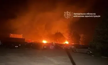Россия нанесла удары по Запорожью КАБами: в городе бушуют пожары
