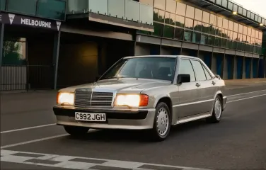 Неприметный раритет: на аукцион за $340 000 выставили Mercedes 190 Айртона Сенны (фото)
