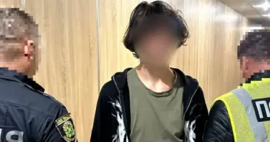 Підпалював авто за гроші: у Харкові під варту відправили 19-річного хлопця