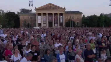 У Будапешті відбувся багатотисячний мітинг проти "кампанії ненависті" Орбана