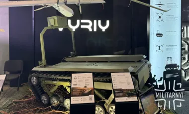 Будет запускать FPV-дроны по ВС РФ: боевой робот "Джанкой" получит режим "ждуна" (видео)