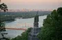 Берега Днепра в Киеве стали бирюзовыми: в чем причина странной окраски