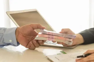 Украинцы начали массово брать кредиты: куда тратят и кто может воспользоваться льготами