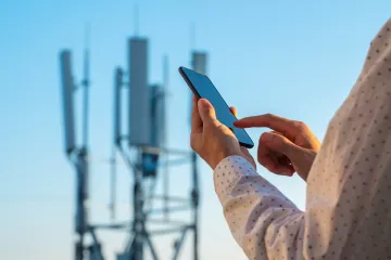 Шквал SMS: хакеры атакуют миллионы людей новым методом. Что делать