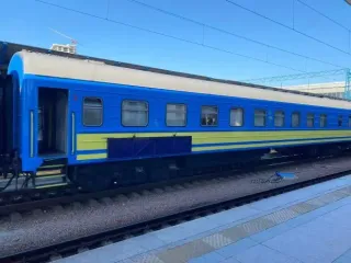Укрзалізниця на межі зупинки: як українці виживатимуть без потягів і чи є "план Б" для пасажирів