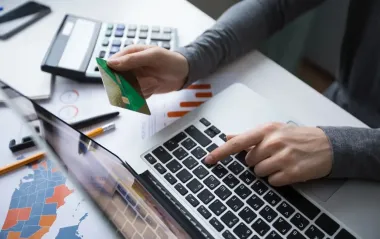 Фейк про виплати по 9600 гривень: Червоний Хрест попередив українців про шахраїв