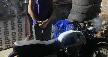 Хотів "легко підзаробити”: у Києві затримали 19-річного зловмисника за викрадення мотоцикла