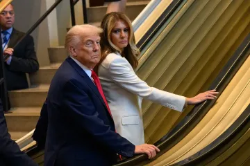 Трамп с женой застряли на эскалаторе в штаб-квартире ООН: момент попал на видео