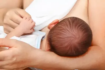 Годування груддю: які продукти можна вживати, а які краще уникати