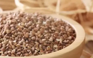 Продукти, з якими категорично не можна поєднувати гречану крупу: перевірте, чи не робите ви помилку при приготуванні