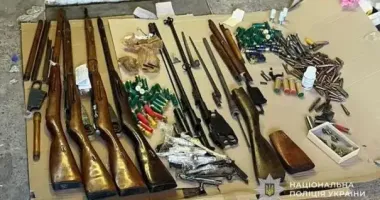 Оружие и патроны "по почте": львовская полиция разоблачила торговца оружием