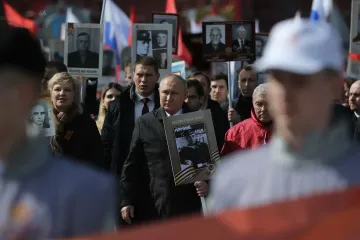 Оба "приказа" выполнил: что Путин пообещал отцу перед смертью