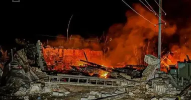 Российский дрон атаковал поселок на Харьковщине: возник пожар на предприятии, погиб мужчина
