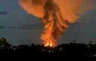 У Великобританії спалахнула спалахнула пожежа після вибуху на складі