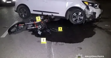 На Рівненщині 16-річний мотоцикліст отримав серйозні травми внаслідок зіткнення з автівкою