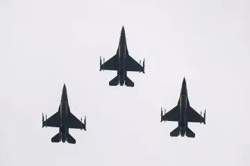 Американские F-16 ночью подняли для перехвата самолетов РФ над Аляской, — CBS News