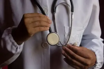 Уряд підвищить зарплати лікарям: кого саме це стосуватиметься