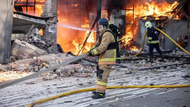 Росія масовано атакувала Суми протягом дня: рятувальники ліквідували пожежі