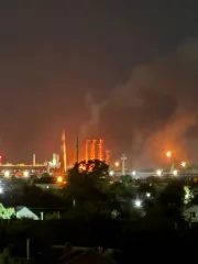 Дроны атаковали один из крупнейших НПЗ на юге РФ (видео)