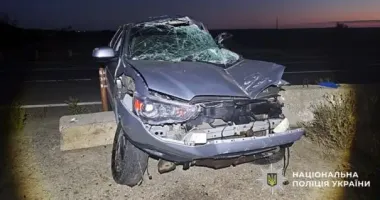 На Полтавщині Mitsubishi врізався в бетонний блок і перекинувся: є загиблий та постраждалі