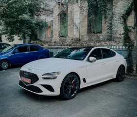 В Киеве засветился недорогой конкурент BMW 3 Series и Mercedes C-Class от Hyundai (фото)