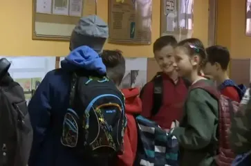 "Гіпюрові труси поверх джинсів": українці розділилися в думках про шкільний дрес-код