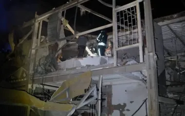 Поврежденные многоэтажки и 10 помещений: кадры последствий удара по Запорожью