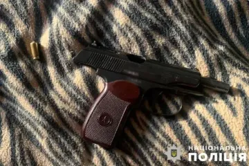 Під Києвом чоловік жорстоко побив опонента та вистрілив у нього: деталі та фото від поліції