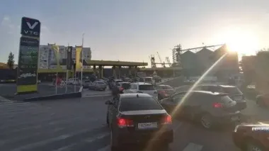 Паливна криза у Криму б’є рекорди: утворилися величезні черги на заправках (відео)