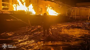 РФ атакувала Одещину: зруйнували склад з вином, 50 працівників довелося евакуювати