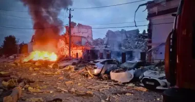 ЖК "Львівський" під Києвом: перші хвилини після удару РФ – дивом вижили троє дітей