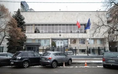 "Ракета оказалась на кухне". Во время атаки на Киев пробило крышу посольства Польши