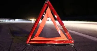 У Дніпрі неподалік від мосту авто вилеліло з дороги та знесло огорожу