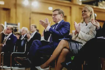 Ноги женщин-глав МИД Финляндии и Швеции "размыли" на иранском телевидении (фото, видео)