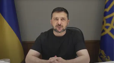 Зеленський щодо пропозиції Лукашенка зустрітися: "Про щось там із Путіним розмовляють, дві старі людини"