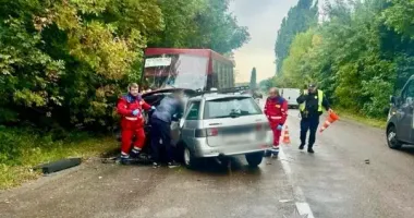 На Киевщине легковушка врезалась в маршрутку: один погибший и восемь пострадавших
