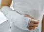 Исследователи создали костный "суперклей", который в считанные минуты сращивает переломы