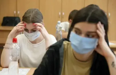 Заборона телефонів у школах: коли гаджети почнуть вилучати