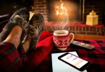 Вісім способів зігрітися вночі без увімкнення опалення: поради експерта зі сну