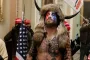 "Я настоящий президент": шаман, штурмовавший Капитолий, судится с Трампом на $40 трлн