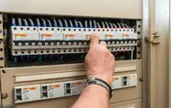 У Дніпрі після загадкового спалаху фіксують перебої зі світлом