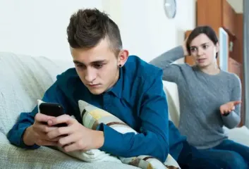 Три ошибки родителей, которые отталкивают подростков