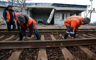 Масовані удари по Україні: постраждало депо в Одесі, на півночі затримки потягів