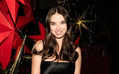Вічна класика і сміливий стиль: дружина Усика на модному показі Dior у Парижі
