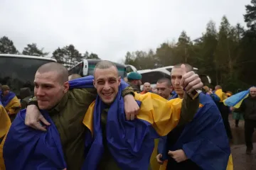 Защищали Мариуполь, "Азовсталь" и ЧАЭС: в Украину из российского плена вернулись 185 солдат (фото)