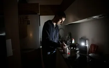 Один регіон вже зі світлом, Чернігів та Славутич - на черзі: як усувають наслідки удару РФ
