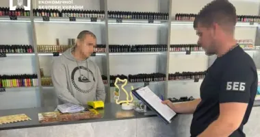 На Київщині викрили мережу з нелегального продажу електронних сигарет та рідин для вейпів